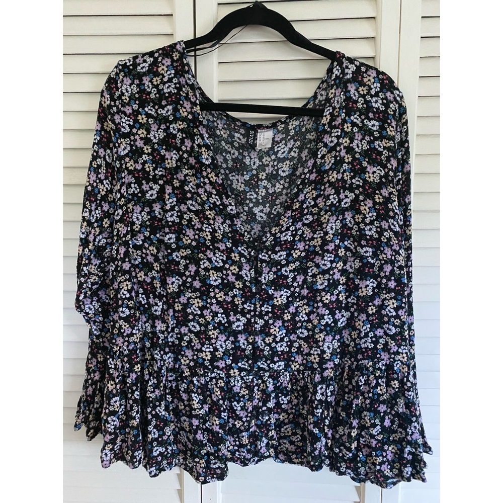 Floral button front v neck peplum top